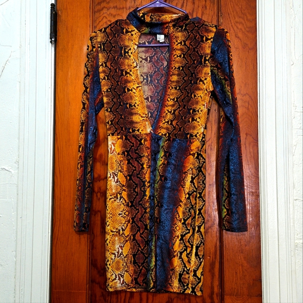 Cute snake print mini dress,